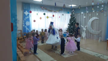 НОВОГОДНИЕ УТРЕННИКИ в детском саду НОВОГОДНИЕ УТРЕННИКИ в детском саду.